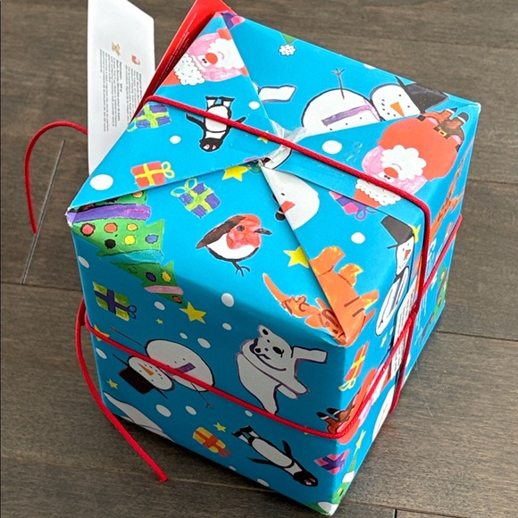 LUSH Secret Santa Bath Bomb Gift Set, Holiday Self Care Pampering Spa Vegan - Picture 4 of 12